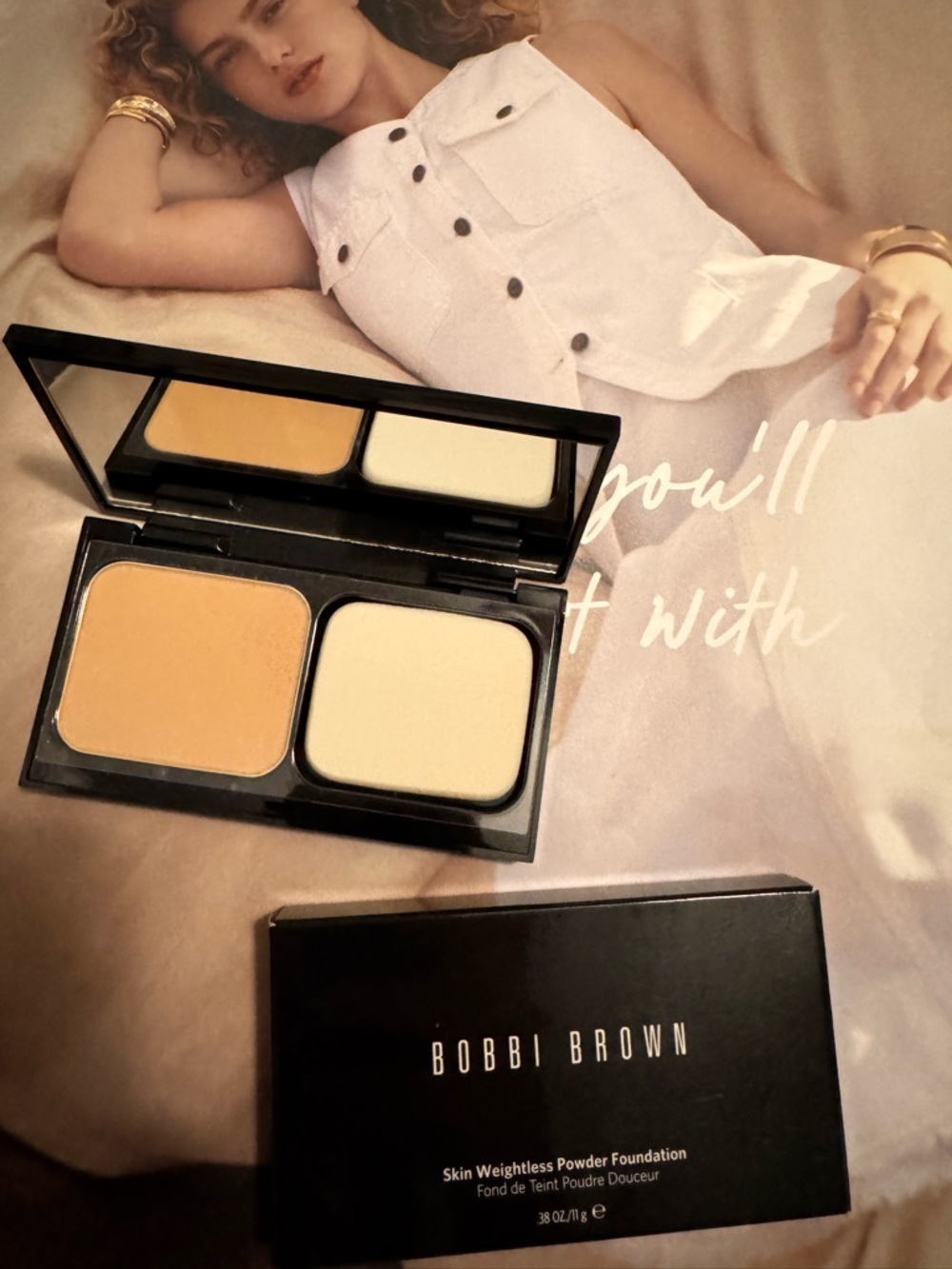 Bobbi Brown Skin Weightless Powder Foundation - Beige 3 (Black Compact)